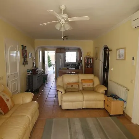 Casa Peter. Very Close To Town & Beach. דירה